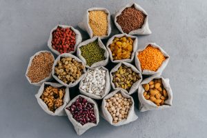 Top view of small bags with cereal grains: buckwheat, lentil, haricot, chickpea, goji, raisins, pistache, Chickasano pea, mulberry, sycamin, almond. Collection set SSUCv3H4sIAAAAAAAEAJ2RyW7CMBCG75X6DpHPRMIJSYBXQT2MF4iFsZHttIpQ3r1ecDXnHix5vln/mdfnR9MQBl5xcm5eyYq20nrxwUFQ1kS83725k0ZIh4kUKlinQGPIIPDZwENGaBatE96yk/gAYfHSp2ZvxCHIW6xR4F+JMtGl2E11ZGfMiC5Cdoj5hWVW0bb7d2b5fFU1cJOGr3lgJMRJLaEIuZRQcv8J0j2wNFiEskjVt+WgU0CPKj2d4srcUJoNc95yTeN2McGteHKirX0C02nF11hTVj6D9zFcVI4a8XhT+0B9jA1ZwLsqEfESyaR9t+9ofsPQTbQ/kno9y+9KYInloLOKLrcirtIEZOoORzZSaMcBhvZwZacW+DS2vRzYcZwoZeIUF7/9AmnGw9aHAgAA
